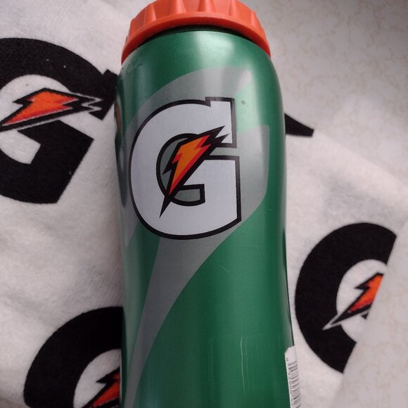 New with Tags BPA Free Gatorade Squeeze Bottle and Gatorade Towel - Picture 2 of 12